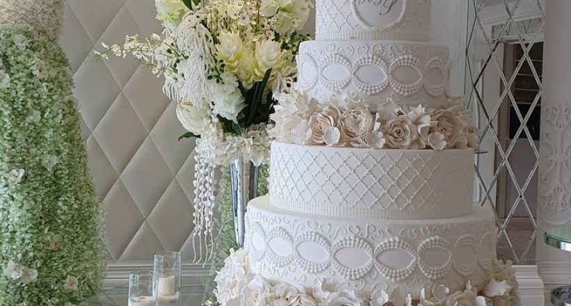 luxury wedding cake
